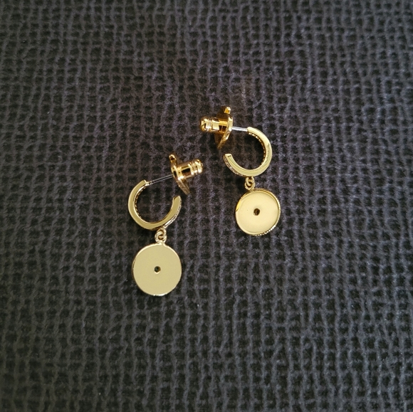 Kate Spade♠️ Gold💛 Star ⭐Medallion Huggie Hoop Earrings - Picture 8 of 16